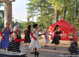 24.06.2023 r. Sekcja tańca latino  zaprezentowała się nad stawami w Oleśnicy, podczas Nocy Świętojańskiej zorganizowanej przez MOKiS